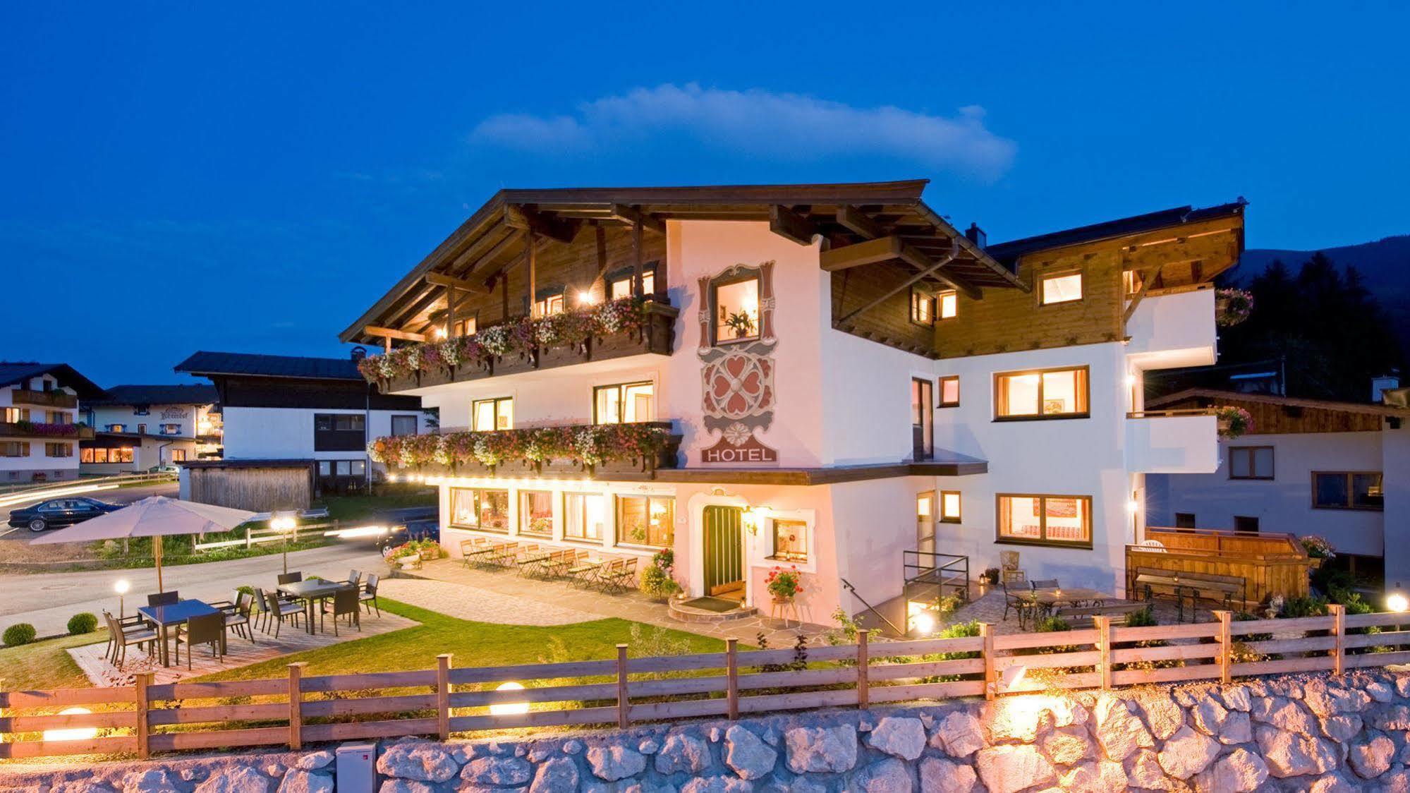 Landhotel Foehrenhof Елльмау Екстер'єр фото